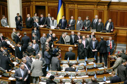 Навколобюджетна штовханина. БЮТівці заблокували трибуну парламенту