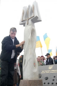 Вершина Президента. Ющенко, Богатирьова, Балога і баба Параска піднялись на Говерлу Вершина Президента. Ющенко, Богатирьова, Балога і баба Параска піднялись на Говерлу