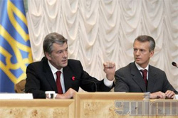 Президент високо оцінив заслуги Хорошковського - тепер він керуватиме в СБУ Президент високо оцінив заслуги Хорошковського - тепер він керуватиме в СБУ