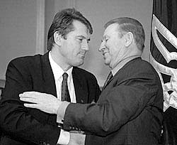 Стежиною Кучми. Президент Ющенко вніс до парламенту проект Конституції Стежиною Кучми. Президент Ющенко вніс до парламенту проект Конституції