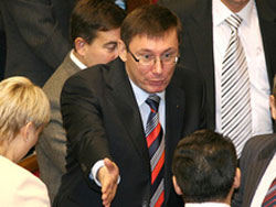 Луценко відмовився від комуністичної звітності у МВС Луценко відмовився від комуністичної звітності у МВС