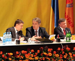 Регіонали натякають, що гарант може зірвати вибори Регіонали натякають, що гарант може зірвати вибори