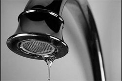 Кінець комуністичного раю. Через космічні борги гаряча вода у столиці - роскіш для високопосадовців Кінець комуністичного раю. Через космічні борги гаряча вода у столиці - роскіш для високопосадовців