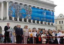 Ющенка і українців зі святом вітали всі Ющенка і українців зі святом вітали всі