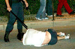 Луценко покарав міліціонерів за тортури над затриманим Луценко покарав міліціонерів за тортури над затриманим