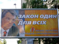 Сьогодні публічно підтверджено: гарант не в курсі звідки у його підлеглих круті тачки і шикарні туалети Сьогодні публічно підтверджено: гарант не в курсі звідки у його підлеглих круті тачки і шикарні туалети