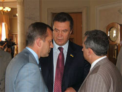 Регіонали тупо блокують парламент