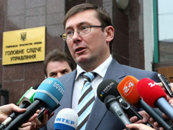 Луценко чекає, поки прокуратура притягне хабарників Луценко чекає, поки прокуратура притягне хабарників