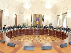 Надзвичайного стану не вводитимуть. Поки що Надзвичайного стану не вводитимуть. Поки що