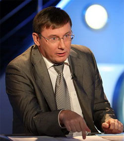 Луценко визнав, що боротьба з корупцією вкрай не ефективна Луценко визнав, що боротьба з корупцією вкрай не ефективна