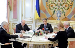 Дубовий піар. Гарант блюзнірськи пропонує припинити війну, яку він же й розпочав Дубовий піар. Гарант блюзнірськи пропонує припинити війну, яку він же й розпочав
