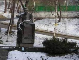 Так виглядав пам’ятник Петровському в Києві