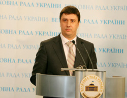 Нардепка Ляпіна на свій смак перекроїла рішення колег Нардепка Ляпіна на свій смак перекроїла рішення колег