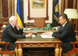 Янукович зажадав від Азарова антикризового плану Янукович зажадав від Азарова антикризового плану