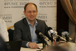 Яценюк назвав угоди, підписані Януковичем неконституційними Яценюк назвав угоди, підписані Януковичем неконституційними
