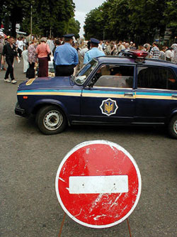 Я - не я, і хата - не моя. ДАЇ заявляє, що не тиснули на протестувальників Я - не я, і хата - не моя. ДАЇ заявляє, що не тиснули на протестувальників