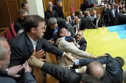 Політичні репресії. Регіонали вирішили пригальмувати з посадкою опозиційних відбувайлів Політичні репресії. Регіонали вирішили пригальмувати з посадкою опозиційних відбувайлів