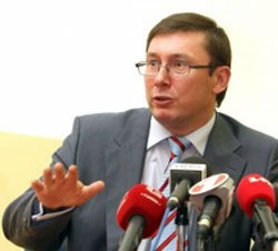 Луценко побачив проблему України у мікровождизмі Луценко побачив проблему України у мікровождизмі