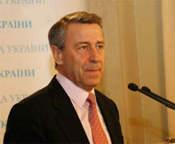 Опозиція пропонує парламентарям перейти від агіток до справи Опозиція пропонує парламентарям перейти від агіток до справи