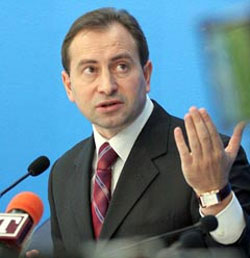 Звільнення двох урядовців здивувало опозицію Звільнення двох урядовців здивувало опозицію