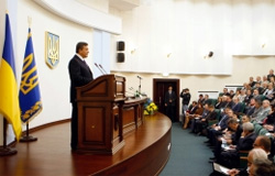 Презилент Янукович виступив перед суддями і розповів про майбутні новації Презилент Янукович виступив перед суддями і розповів про майбутні новації