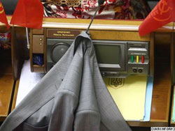 Парламентські коаліціянти нині переоформилися у більшовики Парламентські коаліціянти нині переоформилися у більшовики