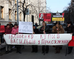 Мешканці Василькова прийшли до Януковича шукати правди і поваги до свого вибору