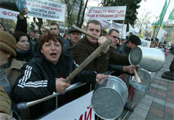 Парламент розпочав розгляд Податкового кодексу з плювка у народ Парламент розпочав розгляд Податкового кодексу з плювка у народ