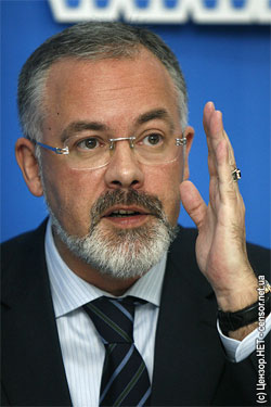 Тепер в Україні буде не тільки совєтська освіта, а й спорт Тепер в Україні буде не тільки совєтська освіта, а й спорт