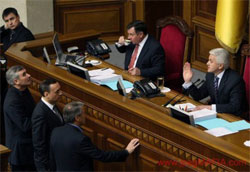 Після інформації заступника Пшонки, обурена опозиція покинула залу засідань Після інформації заступника Пшонки, обурена опозиція покинула залу засідань