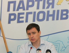 Мальчіш-Кібальчіш від Партії регіонів, співголова Антифашистського форуму України Дмитро Шенцев   Мальчіш-Кібальчіш від Партії регіонів, співголова Антифашистського форуму України Дмитро Шенцев