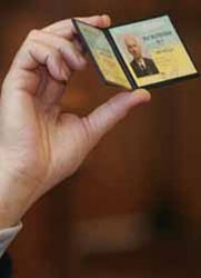 Кому - що, а регіоналам ближче до серця власні мандати Кому - що, а регіоналам ближче до серця власні мандати