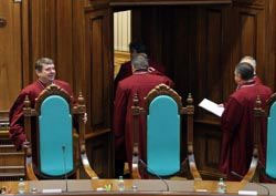 Чи є у опозиції шанси оскаржити зміни до Конституції у Конституційному Суді? Чи є у опозиції шанси оскаржити зміни до Конституції у Конституційному Суді?