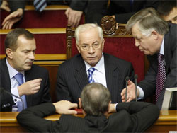 Сьогодні Азаров разом з урядовцями розповість у парламенті про переговори з Росією Сьогодні Азаров разом з урядовцями розповість у парламенті про переговори з Росією