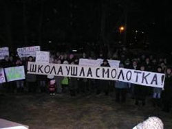 Батьків учнів зі шкіл Донецька та Макіївки не пускають до Києва Батьків учнів зі шкіл Донецька та Макіївки не пускають до Києва