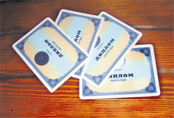 Я - не я, і хата - не моя. У Табачника відхрестилися від здирання грошей з випускників вузів Я - не я, і хата - не моя. У Табачника відхрестилися від здирання грошей з випускників вузів