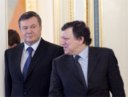 ЄС позиції не змінив: українському керівництву всидіти на двох стільцях не вдасться ЄС позиції не змінив: українському керівництву всидіти на двох стільцях не вдасться