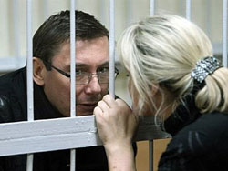 Луценко попередив ГПУ, що відмовиться від води і ліків Луценко попередив ГПУ, що відмовиться від води і ліків