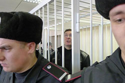 Нардеп Власенко звернувся у ГПУ з проханням про зміну запобіжного заходу Луценку Нардеп Власенко звернувся у ГПУ з проханням про зміну запобіжного заходу Луценку