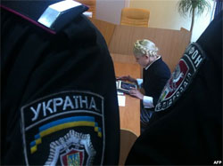 Печерський суд не дає захищатися Тимошенко Печерський суд не дає захищатися Тимошенко