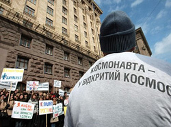 Конституційні судді “умили руки”. Скільки мером столиці буде привид Космосу? Конституційні судді “умили руки”. Скільки мером столиці буде привид Космосу?