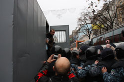 Більшості затриманих вчора на Хрещатику дали добу арешту Більшості затриманих вчора на Хрещатику дали добу арешту