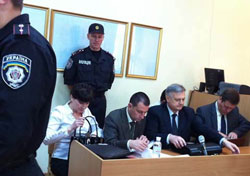 Пшонка вважає, що 31 квітня -це нормально, якщо є підпис Кіреєва Пшонка вважає, що 31 квітня -це нормально, якщо є підпис Кіреєва