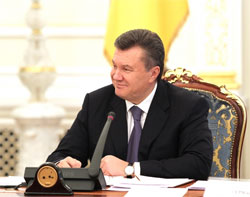 Гарант задавив нардепів-регіоналів ерудицією: він читав Глазового, а вони - ні Гарант задавив нардепів-регіоналів ерудицією: він читав Глазового, а вони - ні