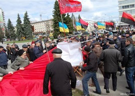 Луцькі націоналісти розігнали комуністів, що збирали гроші на пам’ятник Сталіну