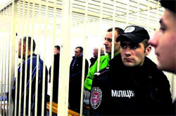 Суд над бандою “перевертнів” виніс вирок. Питання залишилися