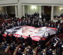 У Партії регіонів вважають акцію протесту опозиції водночас  і дрібним хуліганством,  і свідченням демократії У Партії регіонів вважають акцію протесту опозиції водночас  і дрібним хуліганством,  і свідченням демократії