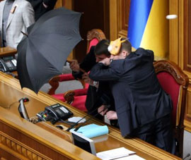 «Магічне яйце».  Литвин хоче заборонити вносити до сесійної зали сторонні предмети «Магічне яйце».  Литвин хоче заборонити вносити до сесійної зали сторонні предмети