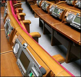 Опозиція знову покинула засідання підготовчої групи через небажання решти виконувати Конституцію Опозиція знову покинула засідання підготовчої групи через небажання решти виконувати Конституцію