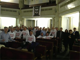 Депутати трьох опозиційних фракцій ночуватимуть у парламентській залі